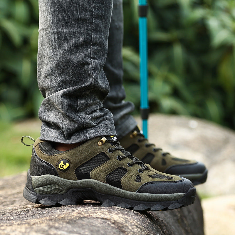 Outdoor hiking shoes