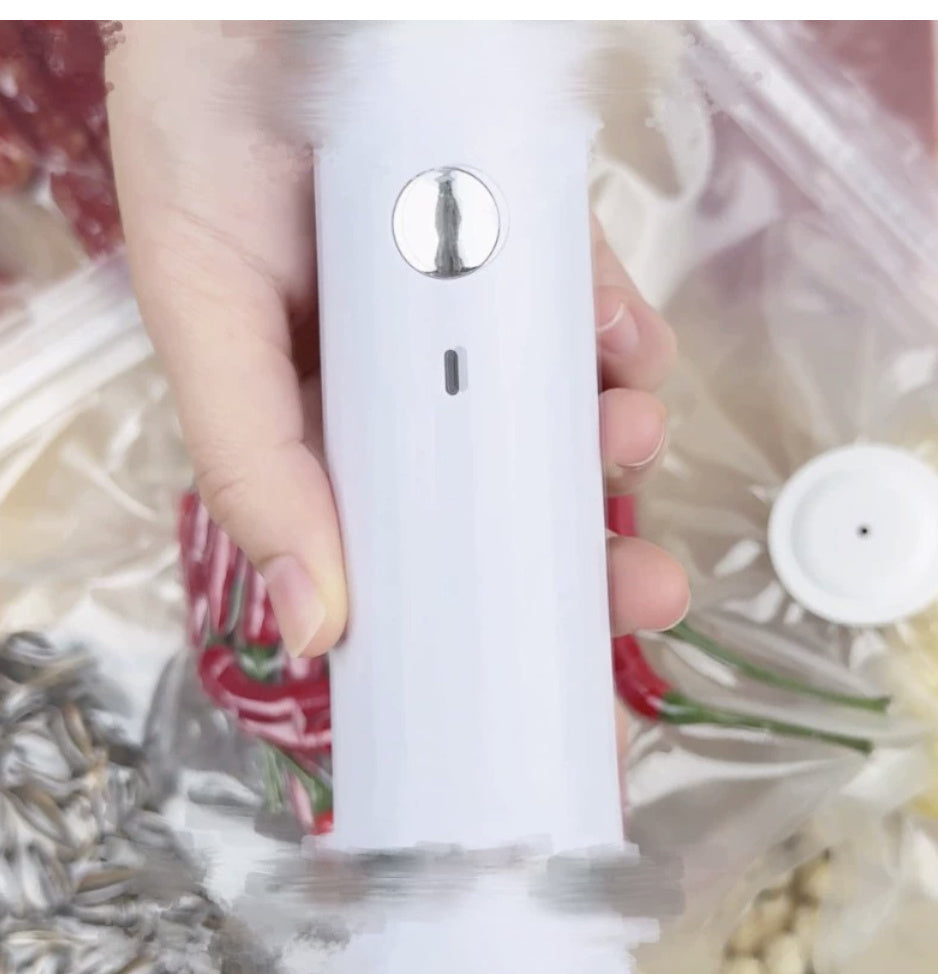 Convenient Vacuum Sealing Machine For Food Preservation Packaging