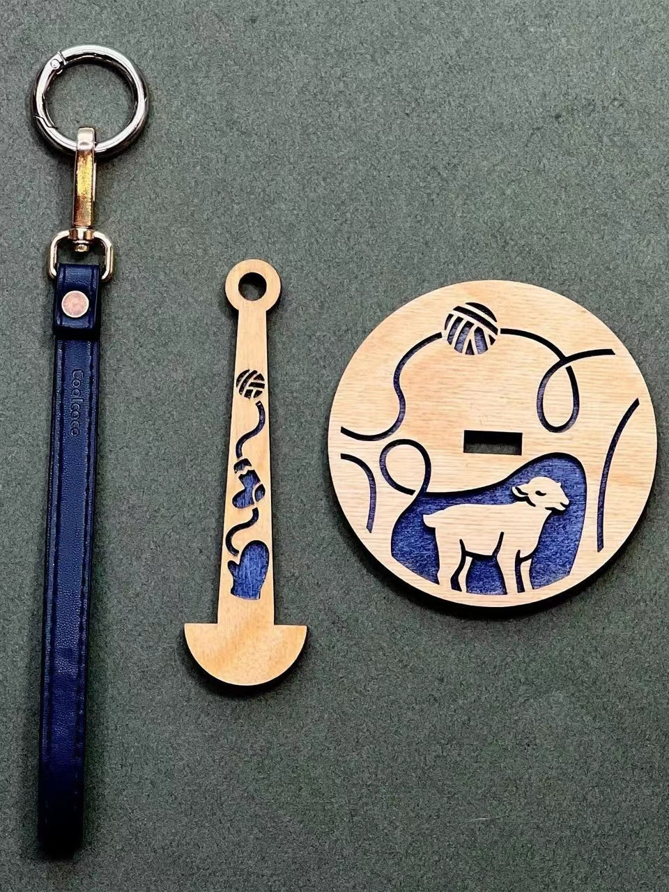 Wooden Craftwork Portable Wrist Yarn Holder To Prevent Tangling And Misalignment