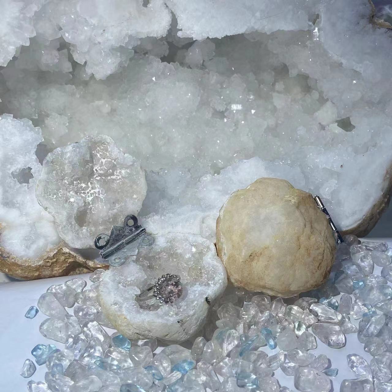 Natural Crystal Stone Bai Luo Ge Agate Crystal Hole Ring Box