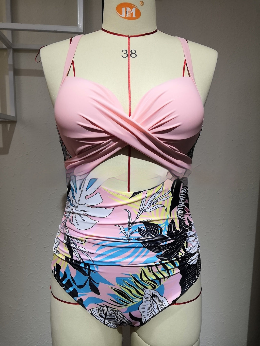 Color Matching Sexy Cutout Cross Swimsuit With Shoulder Straps Female