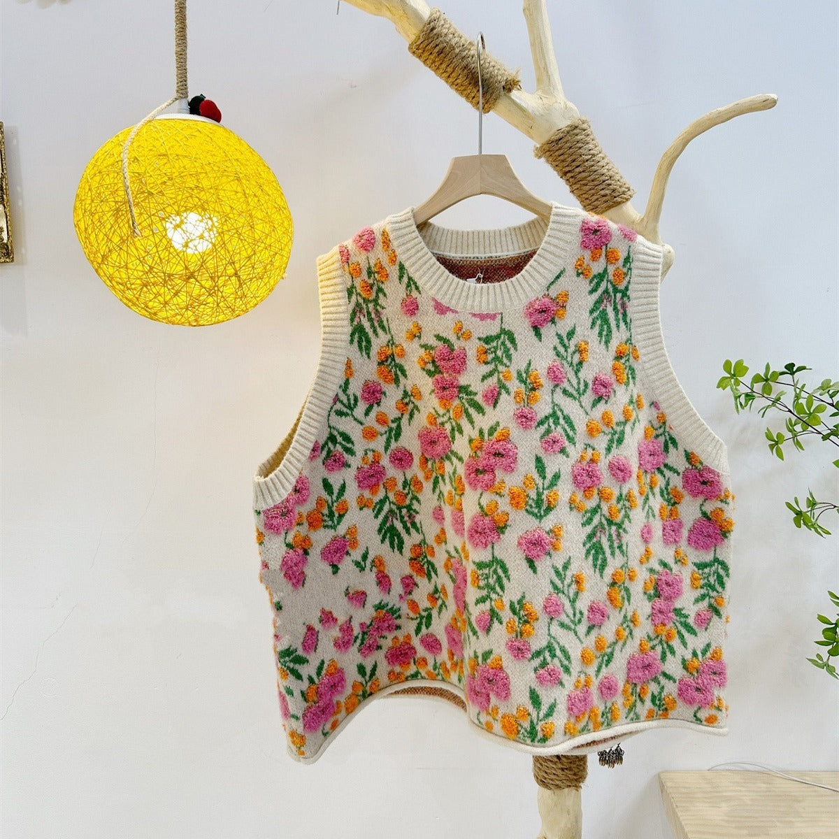 Women's Sleeveless Three-dimensional Floral Knitted Vest