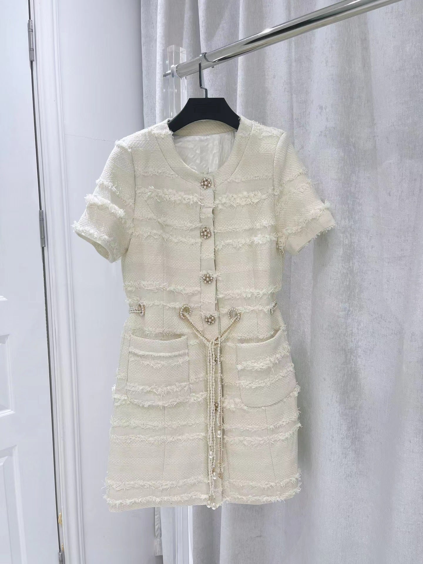 Short-sleeved Dress With Braided Pearl Chain