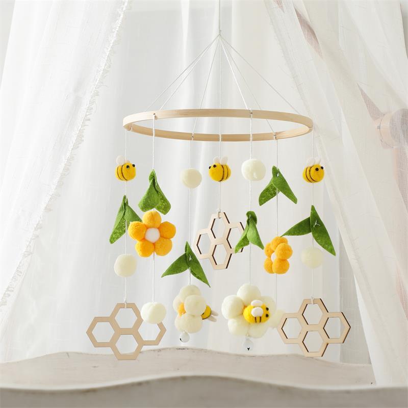 Bee Flower Bed Bell Stroller Bed Toy Newborn Baby Rattle Hanging Honeycomb Soothing Wind Chimes