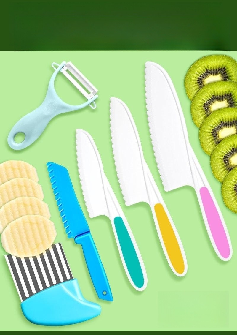 Wave Cutting Board Plastic Fruit Knife Set