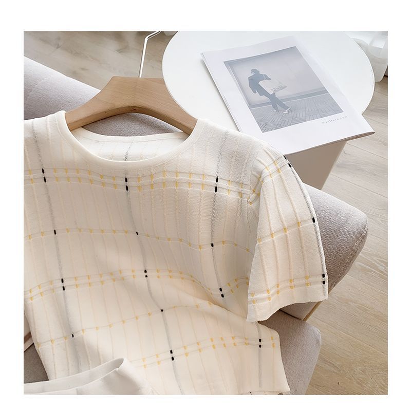 French Half Length Skirt Outfit