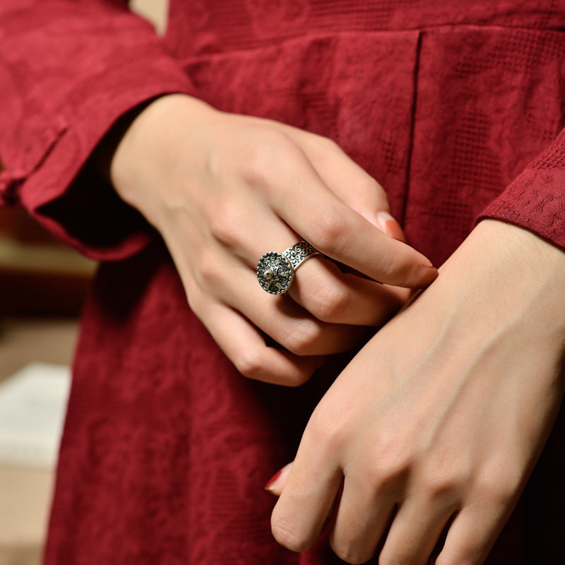 Hollow pattern six word ring