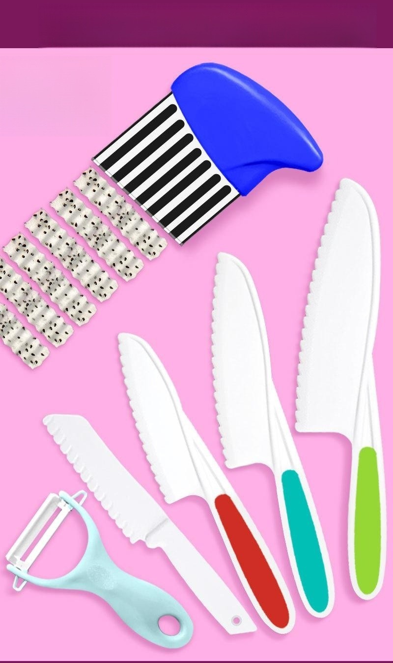 Wave Cutting Board Plastic Fruit Knife Set