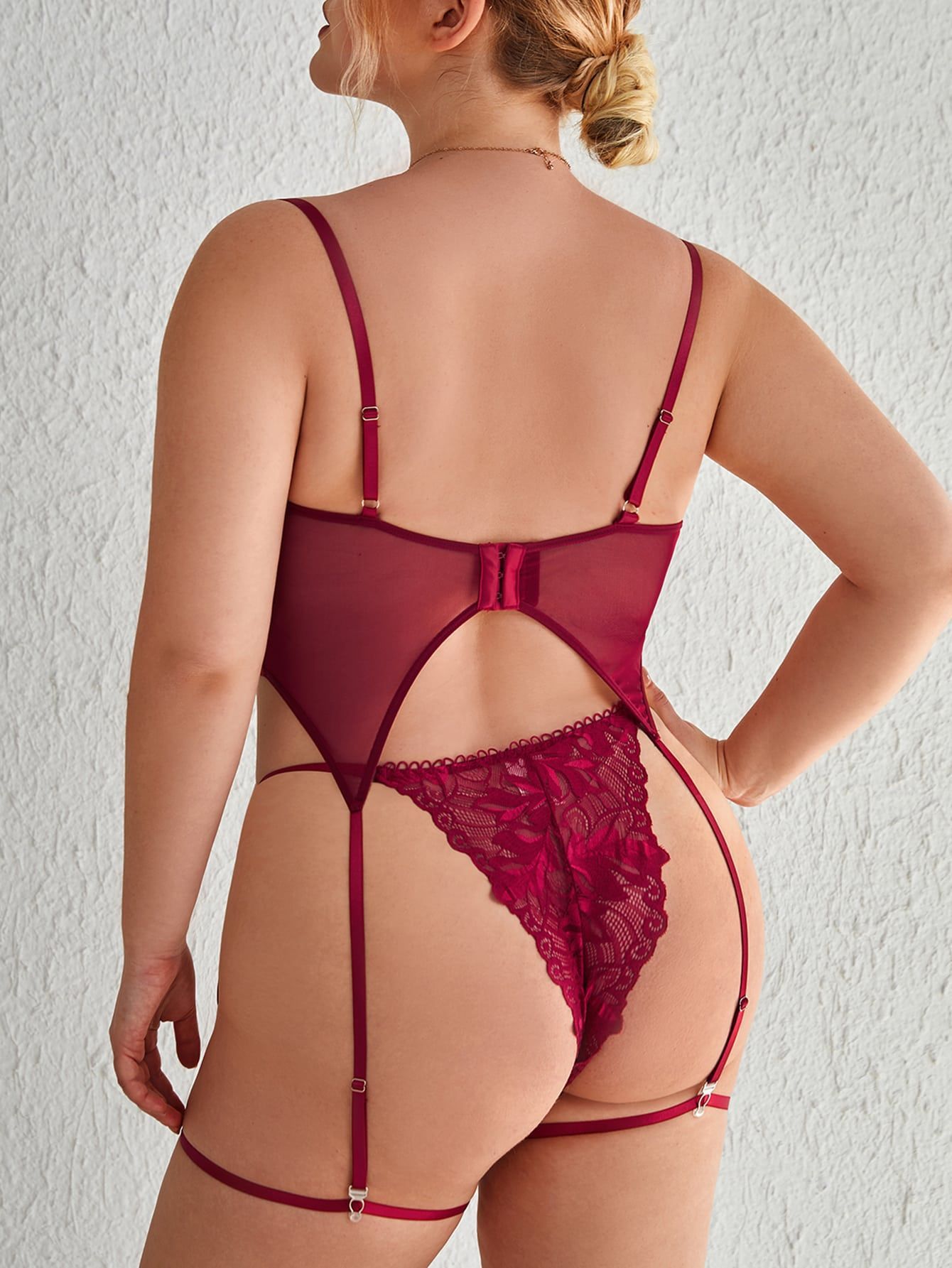 Plus Size Embroidery Steel Ring One-piece With Garter