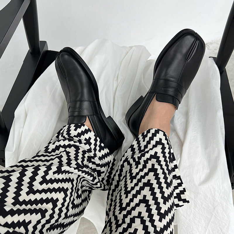 Split Toe Women's Horseshoe Flat Shoes