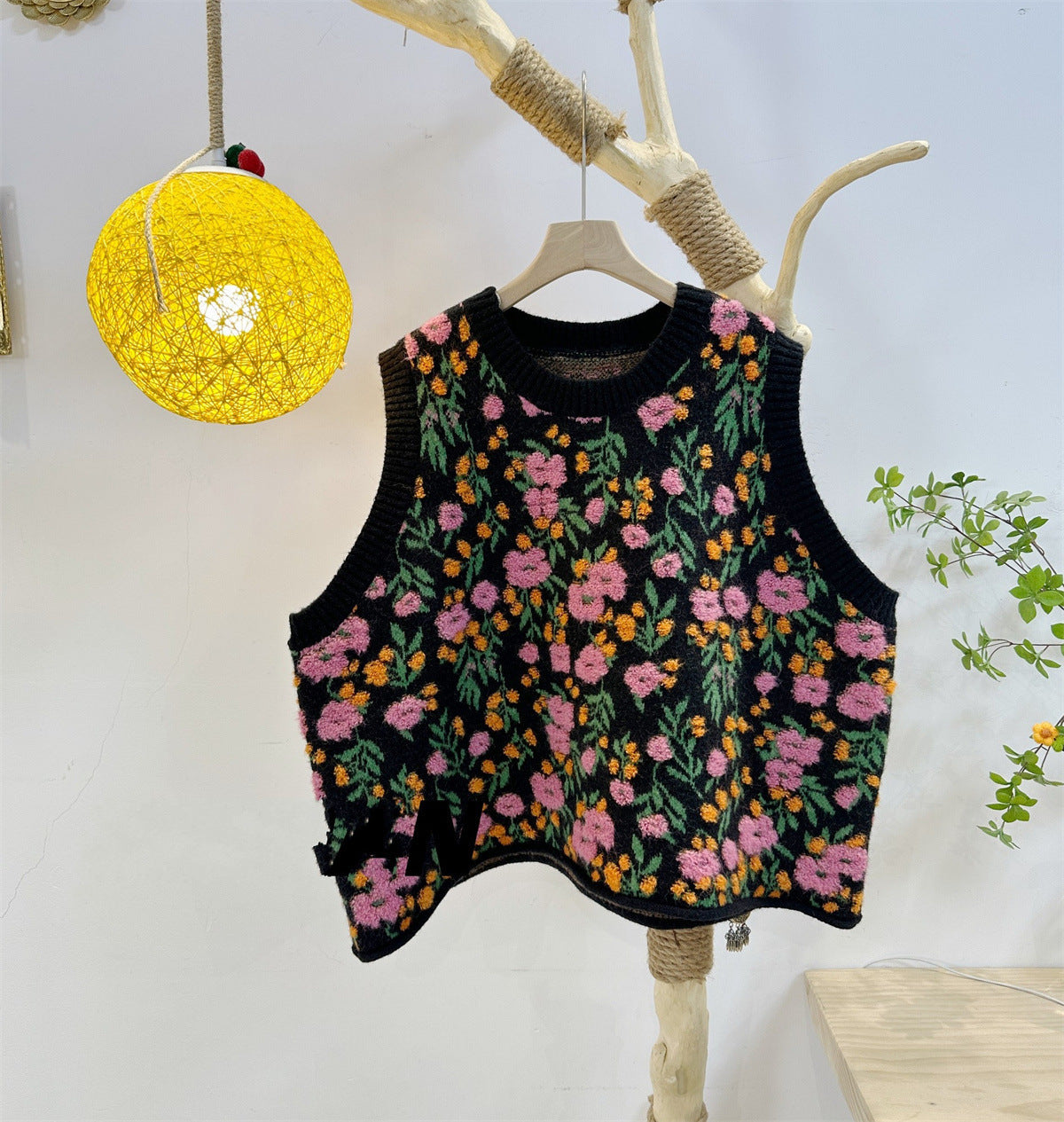 Women's Sleeveless Three-dimensional Floral Knitted Vest