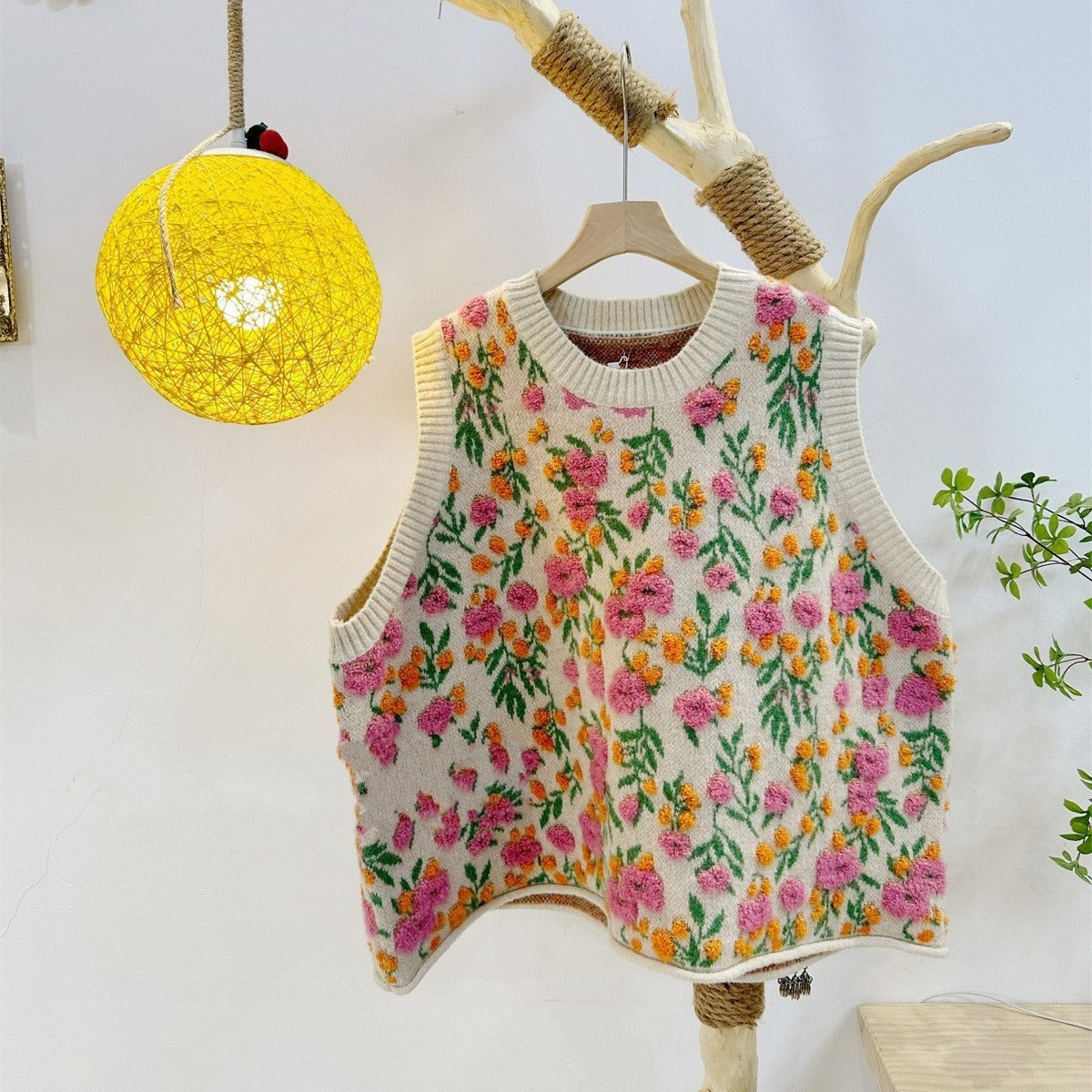 Women's Sleeveless Three-dimensional Floral Knitted Vest