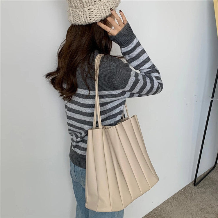 Color Series Pleated Simple Literary Handbag